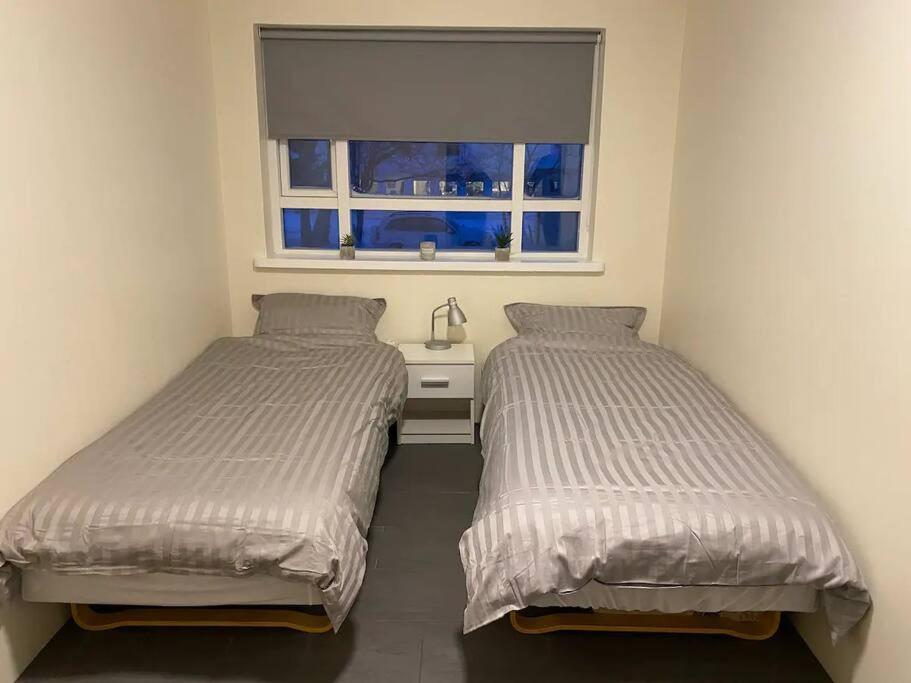 Husavik 2 Bedroom Apartment ภายนอก รูปภาพ